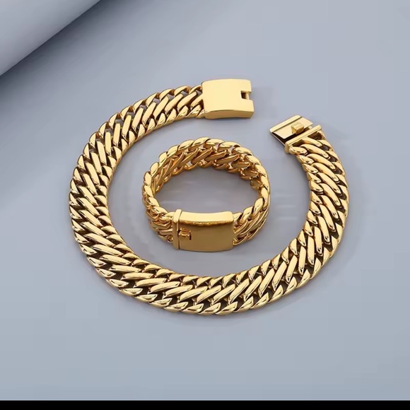 Gold Necklace - Picture 1 of 1